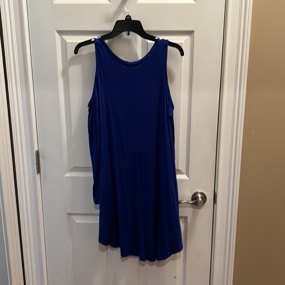 Ladies Boutique UGE cold shoulder dress EUC Medium - Picture 2 of 2